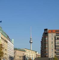 tv fersehturm televisietoren in berlijn, duitsland foto