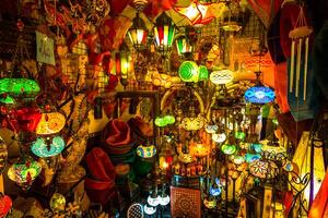 Arabisch lampen en lantaarns in de Marrakesh, Marokko foto