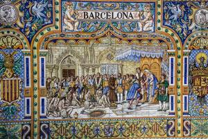 plein de spanje, sevilla, Spanje - beroemd oud decoratief keramiek prieel. Barcelona thema. foto