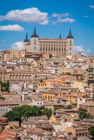 toledo, spanje oude stad stadsgezicht in de alcazar. foto