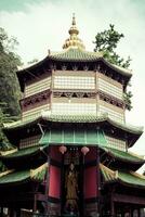 guan yin pagode Bij plaats van tijger grot tempel wat tham suea krab. Thailand foto