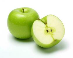 groen appel helften en groen appel fruit hoog detail Aan wit achtergrond foto