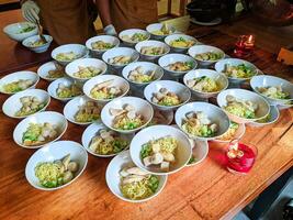 gebeld pempek palembang, is een traditioneel voedsel van zuiden sumatra, Indonesië. deze op basis van vis voedsel is heel populair. geselecteerd focus foto