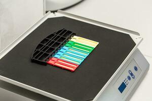 reagens strip test urineonderzoek in laboratorium foto