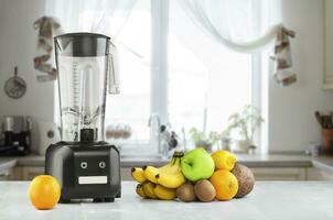 blender, fruit en keuken ruimte foto