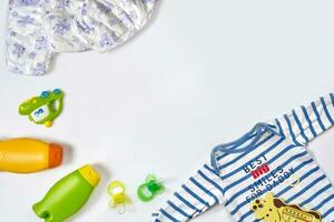 baby zorg accessoires en kleding Aan wit achtergrond, top visie foto