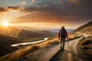 een Mens met een rugzak wandelingen naar beneden een aarde weg Bij zonsondergang. ai-gegenereerd foto