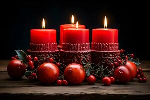 vier rood brandend kaarsen met ornament voor Duitse komst seizoen. Kerstmis krans decoratie Aan donker houten achtergrond. foto