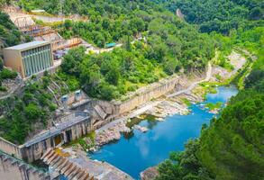 visie van de dam van de sau reservoir, in de ter rivier, in de provincie van Gerona, Catalonië, Spanje foto