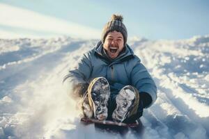 blij individu rodelen naar beneden een besneeuwd heuvel achtergrond met leeg ruimte voor tekst foto