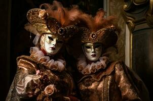 maskerade bal Venetië carnaval masker schijnen. genereren ai foto