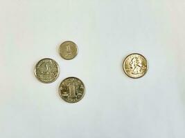 ons kwartaal dollar munt vs een yuan, een dirham en een sikkel foto