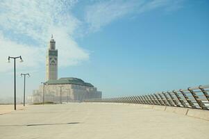 21102023. Casablanca. Marokko geweldig hassan ii moskee Aan atlantic oceaan promenade. gebouwen. architectuur. religie foto