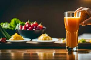 een persoon Holding een glas van oranje sap. ai-gegenereerd foto