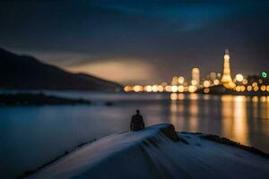 een eenzaam figuur staat Aan een besneeuwd heuvel met uitzicht de stad lichten. ai-gegenereerd foto