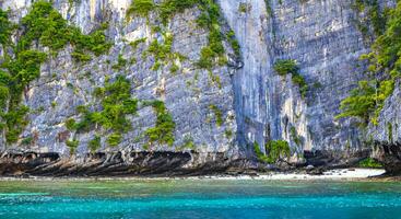 koh phi phi leh Thailand eiland strand lagune kalksteen rotsen. foto