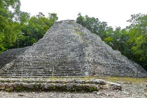 coba Maya ruïnes nohoch mul piramide in tropisch oerwoud Mexico. foto