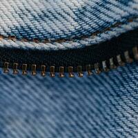 blauw mode jeans en metaal rits, macro. denim structuur foto