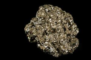 macro mineraal pyriet steen zwart achtergrond foto