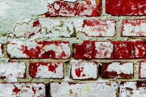 textuur van een bakstenen muur met scheuren en krassen foto