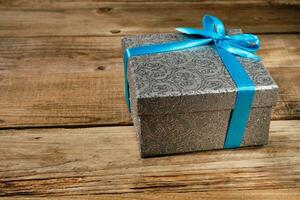 geschenkdoos met blauw lint foto