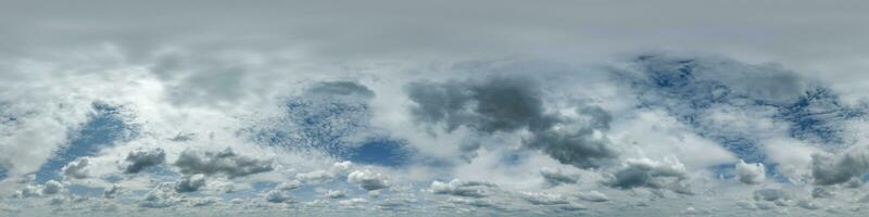 naadloos bewolkt blauw hemelkoepel 360 hdri panorama visie met geweldig wolken met zenit voor gebruik in 3d grafiek of spel net zo lucht koepel of Bewerk dar schot foto