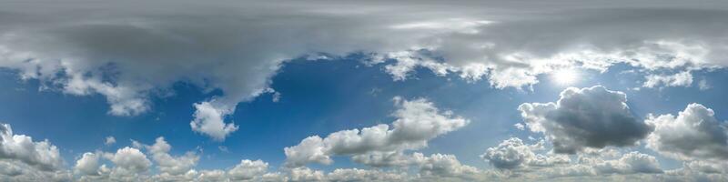 bewolkt blauw lucht hdri 360 panorama met zenit voor gebruik in 3d grafiek net zo lucht koepel vervanging of Bewerk dar schot foto