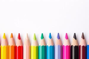 kleurrijk gekleurde potloden Aan wit achtergrond. ai generatief foto