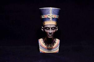 een Egyptische buste van de koningin nefertiti foto