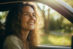 een vrouw toerist zit door de auto venster terwijl het rijden Aan een weg reis met generatief ai foto