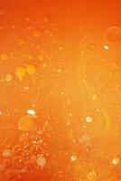 goud olie bubbels dichtbij omhoog. cirkels van oranje water macro. abstract glimmend geel achtergrond foto