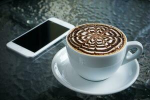 kop van mokka koffie Aan tafel foto