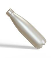 water fles geïsoleerd Aan wit achtergrond renderen 3d illustratie met metaalachtig structuur foto