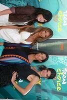 Kim khloe kardashian met jenner zussen aankomen Bij de tiener keuze prijzen 2009 Bij Gibson amfitheater Bij universeel studio's los angeles ca Aan augustus 9 2009 foto