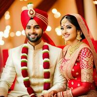 ai gegenereerd Indisch bruidegom gekleed in wit Sherwani en rood hoed met verbijsterend bruid in rood Lehenga staan en houden elk handen wandelen buiten foto
