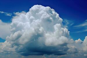 bewolkt blauw lucht achtergrond. pluizig gekruld wolken, natuurlijk ingetogen licht. ai gegenereerd. foto