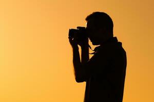 silhouet van een Mens fotograferen foto