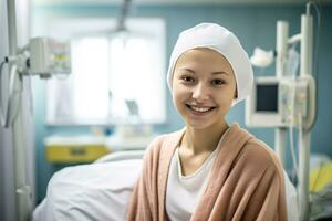 gelukkig kanker geduldig. glimlachen jong vrouw na chemotherapie behandeling Bij ziekenhuis oncologie afdeling. borst kanker herstel. borst kanker overlevende. glimlachen kaal vrouw met hoofddoek. generatief ai foto