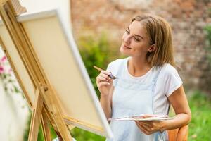 vrouw geniet vrouw schilderij Aan canvas buitenshuis foto