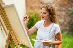 vrouw geniet vrouw schilderij Aan canvas buitenshuis foto