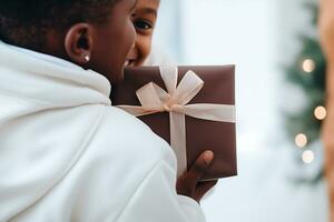 kinderen dag - een zus leveren een geschenk naar haar heel gelukkig broer. kinderen dag is een herdenkings- datum, gevierd elke jaar in eer van kinderen. ai genereren foto