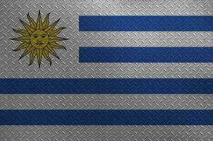 Uruguay vlag afgebeeld in verf kleuren Aan oud geborsteld metaal bord of muur detailopname. getextureerde banier Aan ruw achtergrond foto