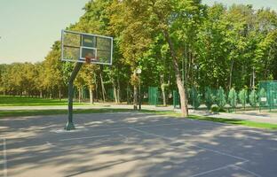 leeg straat basketbal rechtbank. voor concepten zo net zo sport- en oefening, en gezond levensstijl foto