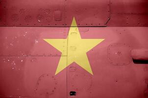 Vietnam vlag afgebeeld Aan kant een deel van leger gepantserd helikopter detailopname. leger krachten vliegtuig conceptuele achtergrond foto