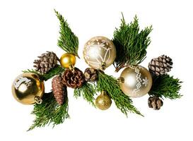 Kerstmis pijnboom takken en ornamenten ballen, geïsoleerd Aan wit of transparant achtergrond. foto