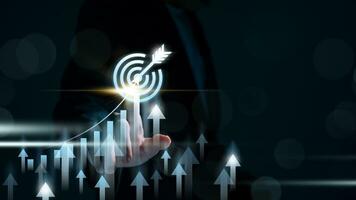 globaal bedrijf groei analyse en Bedrijfsmiddel investering tabel bedrijf en financiën omhoog pijl holografische economisch grafiek, doelwit en succes. globaal economisch neiging analyse, financieel diagram analyse. foto