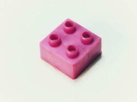 Lego plastic gebouw blokken geïsoleerd Aan wit achtergrond. plastic gebouw blokken. kinderen onderwijs speelgoed. foto