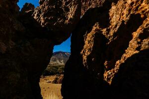 de teide vulkaan Aan achtergrond van blauw lucht foto