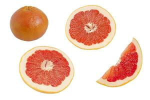 rood grapefruit geïsoleerd Aan een wit achtergrond. rijp citrus vruchten. foto