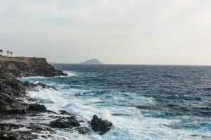 atlantic oceaan wild kust, tenerife, kanarie eilanden, Spanje foto